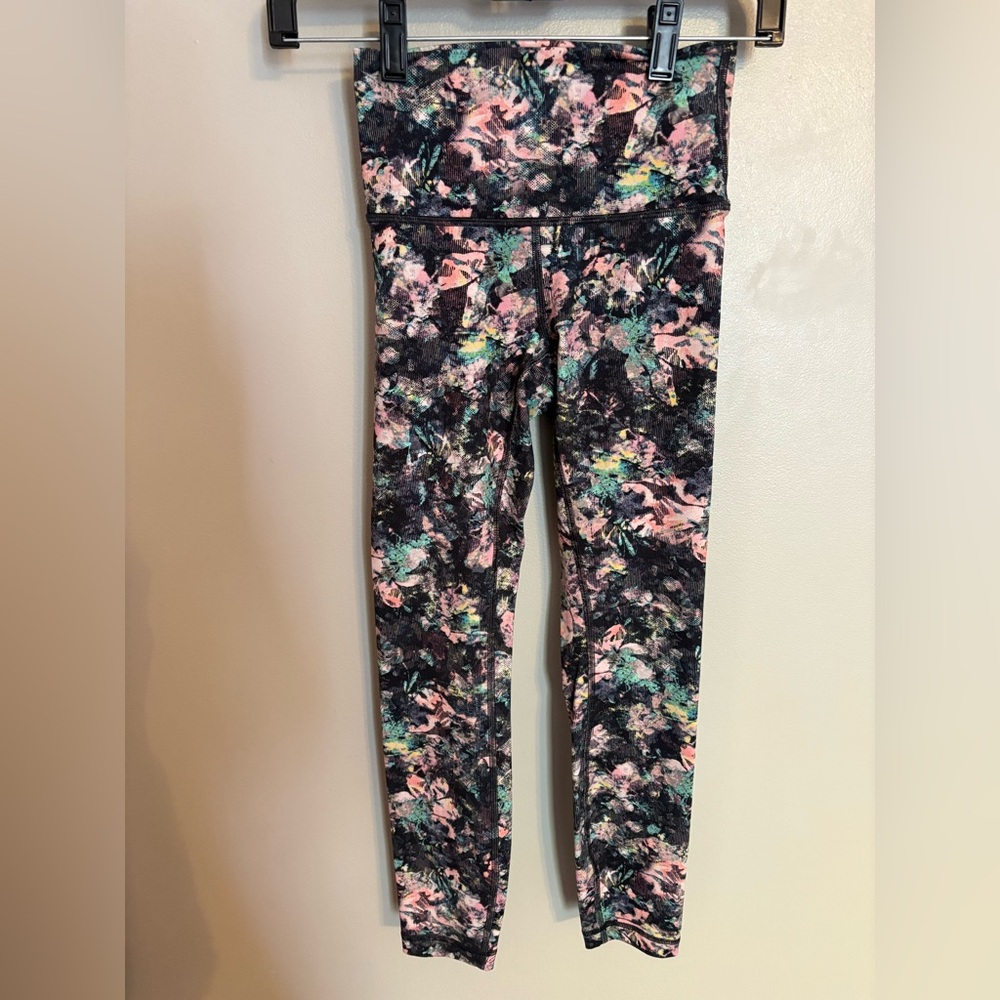 Lululemon Athletica Leggings
Wunder Under High-Rise Multi-color